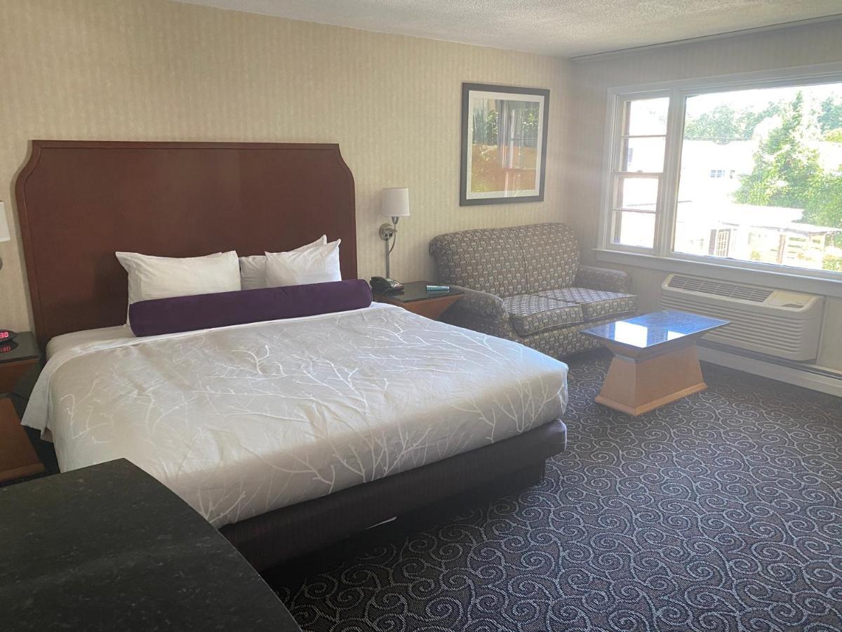 The Black Mountain Inn Brattleboro Bagian luar foto
