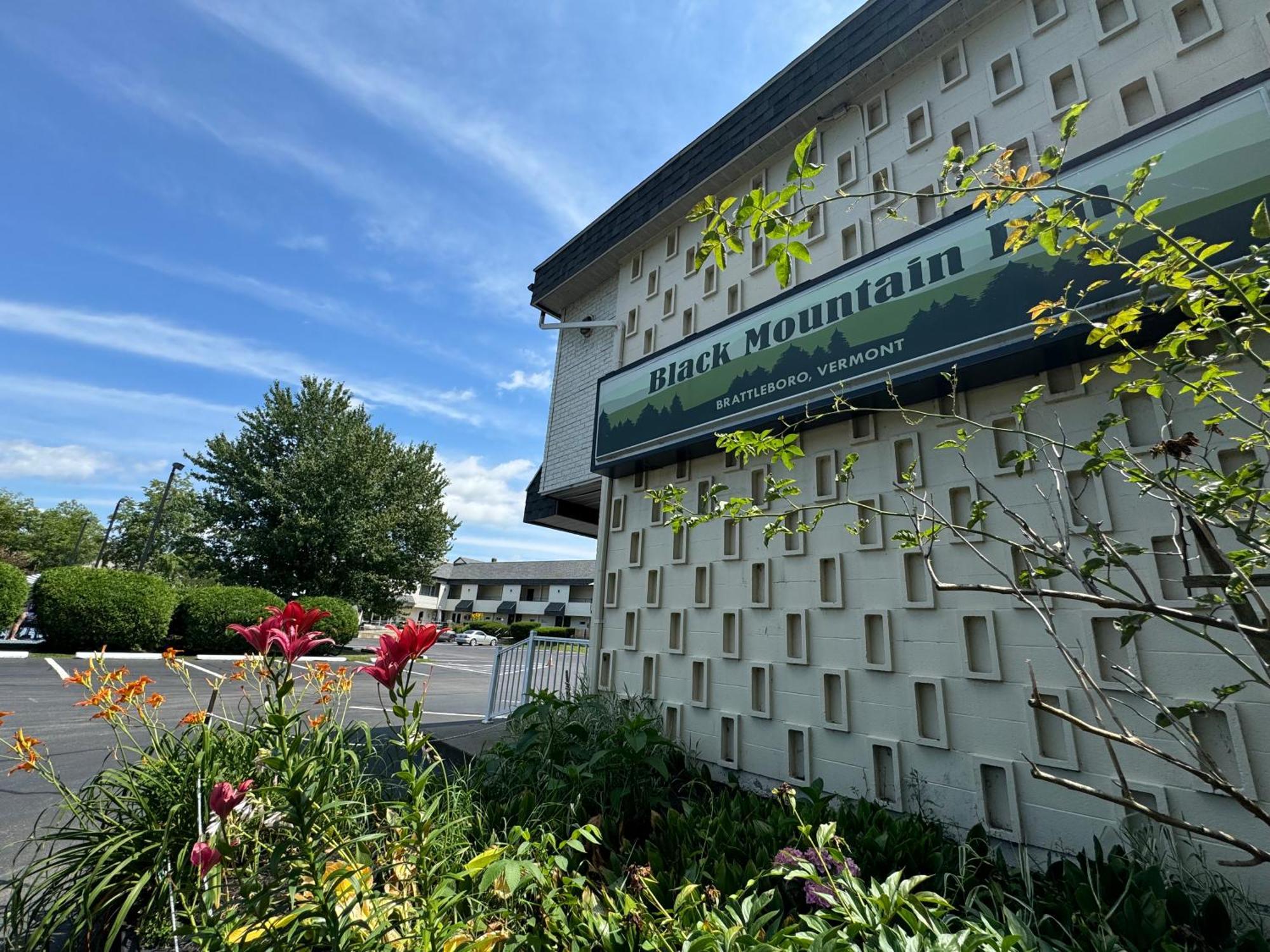 The Black Mountain Inn Brattleboro Bagian luar foto
