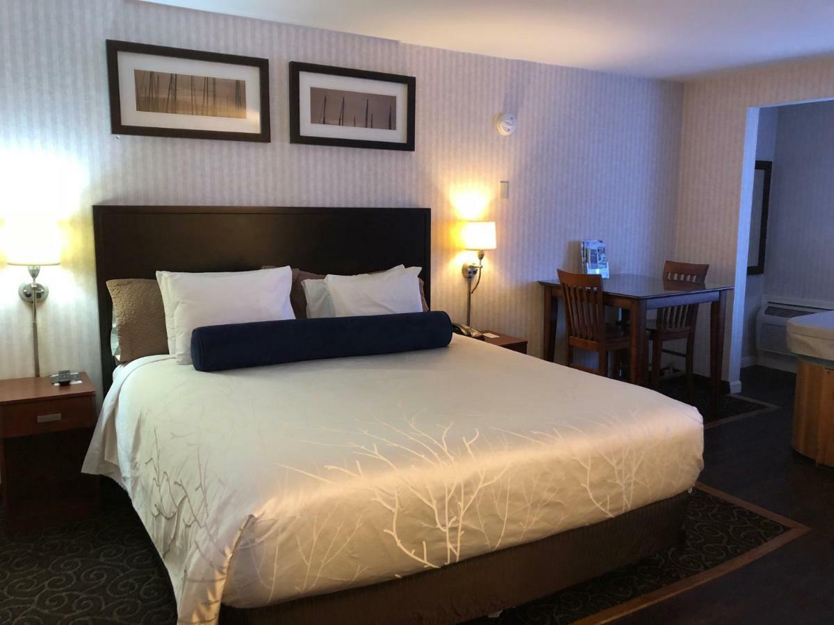 The Black Mountain Inn Brattleboro Bagian luar foto